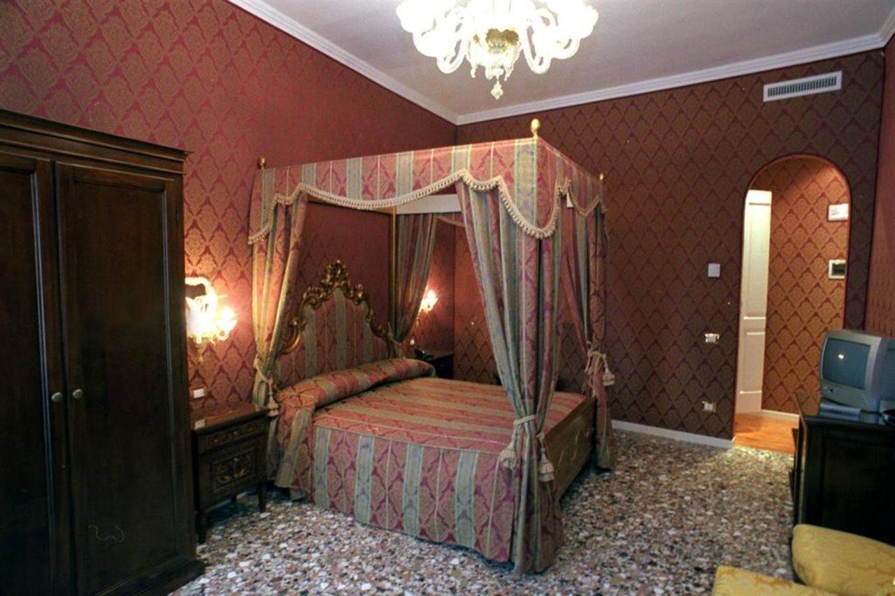 Casa Pisani Canal Veneza Exterior foto